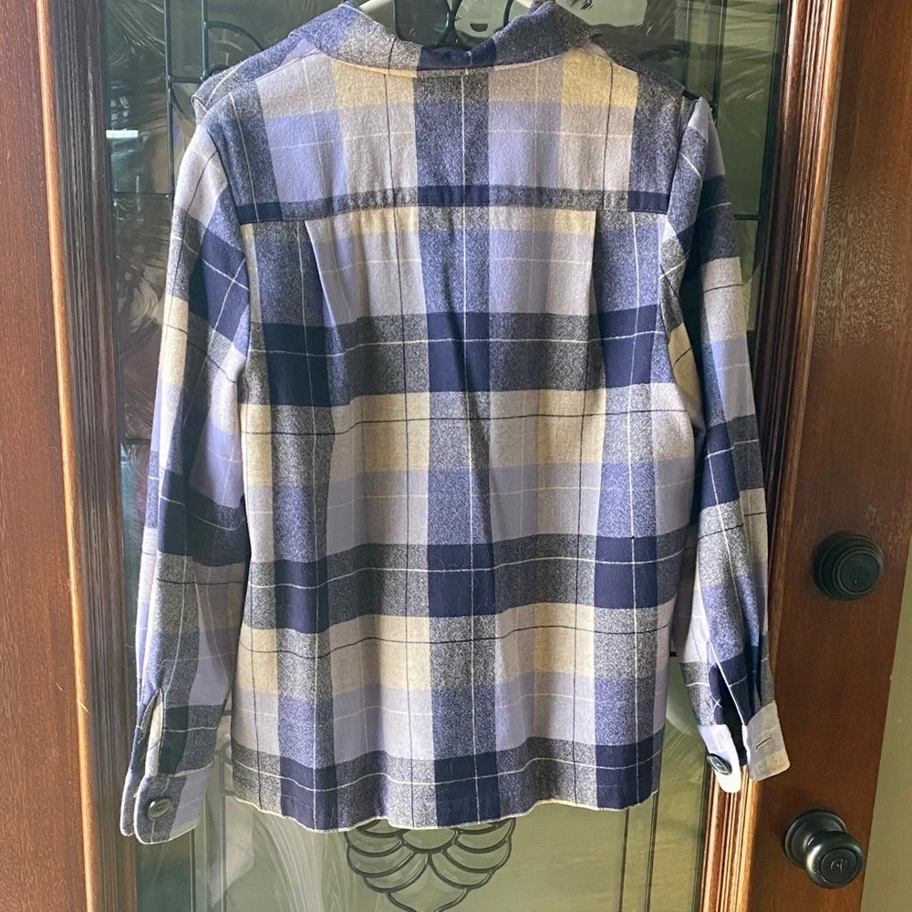 100% virgin wool Pendleton Navy and Beige Plaid Shirt - Picture 7 of 16